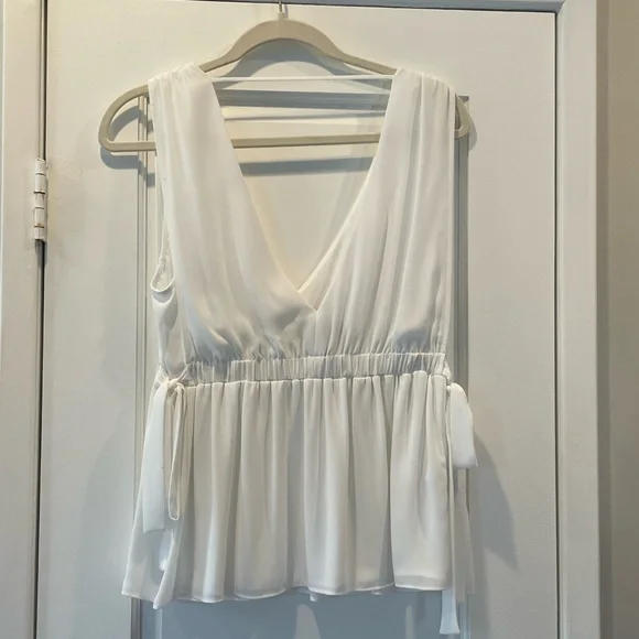 💞3 for $50💞White BCBG Maxazria Blouse - Picture 5 of 9